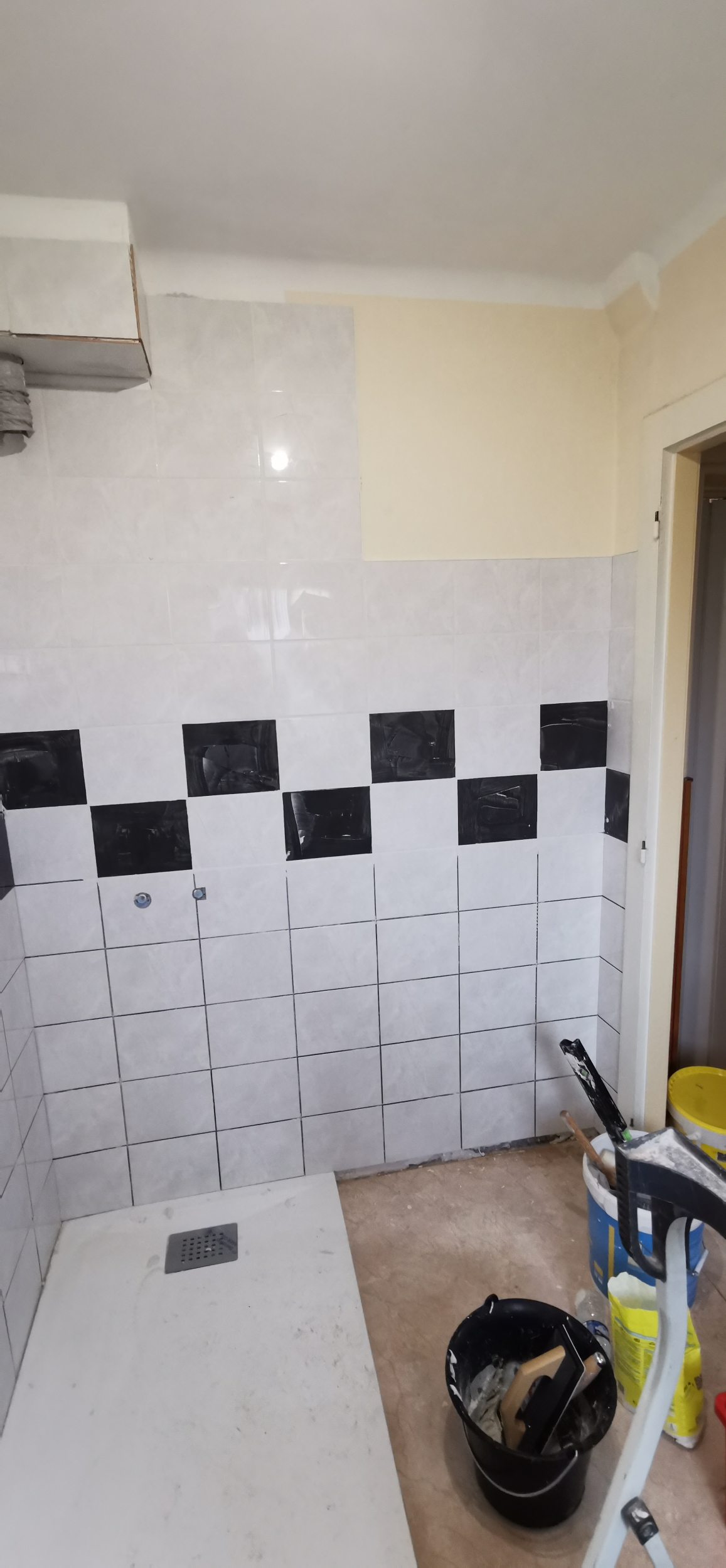Source: Lalevée Accompagnement Insertion Pose de carrelage dans une salle de bain