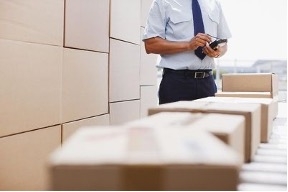 Source:NANCEA Personne comptabilisant stockage