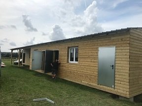 Aménagement de containers pour un club de foot container aménagé pour un club de foot
